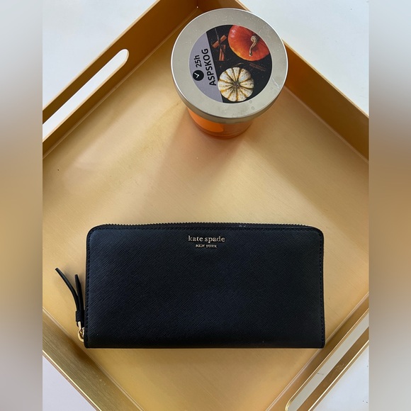 Kate Spade Wallet - Picture 2 of 10